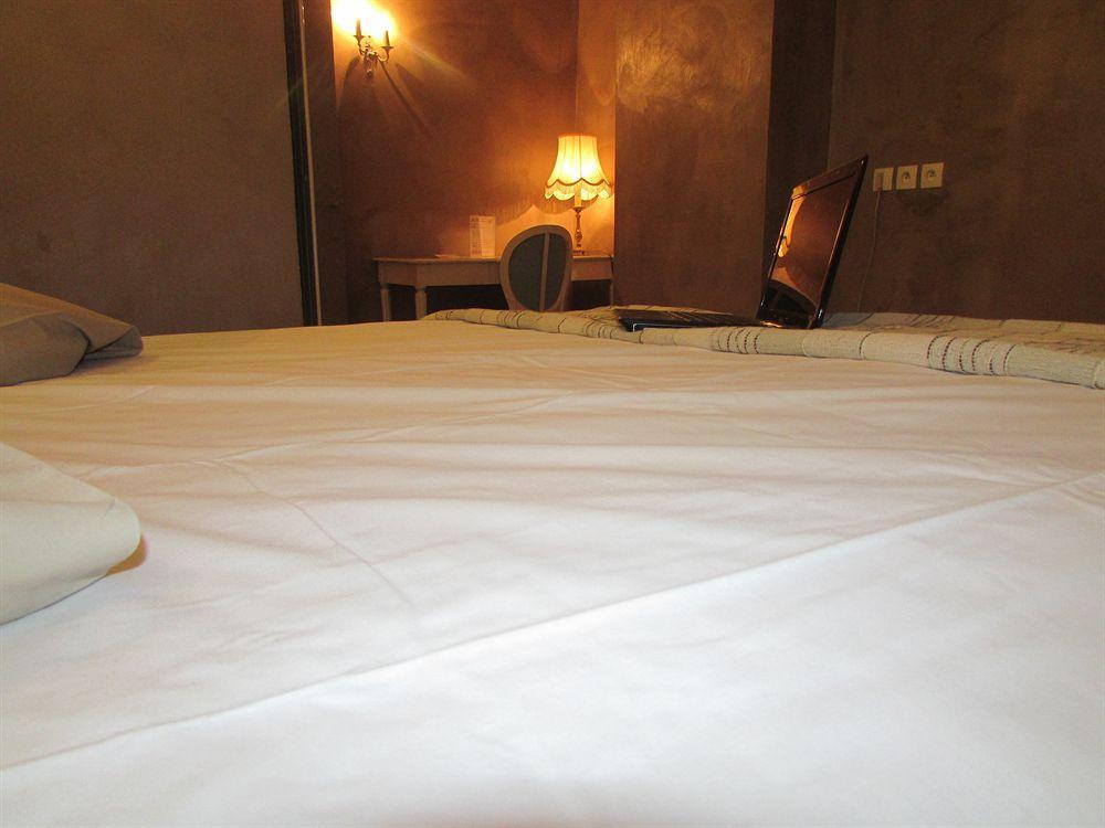 Empire Hotel Nîmes Kültér fotó