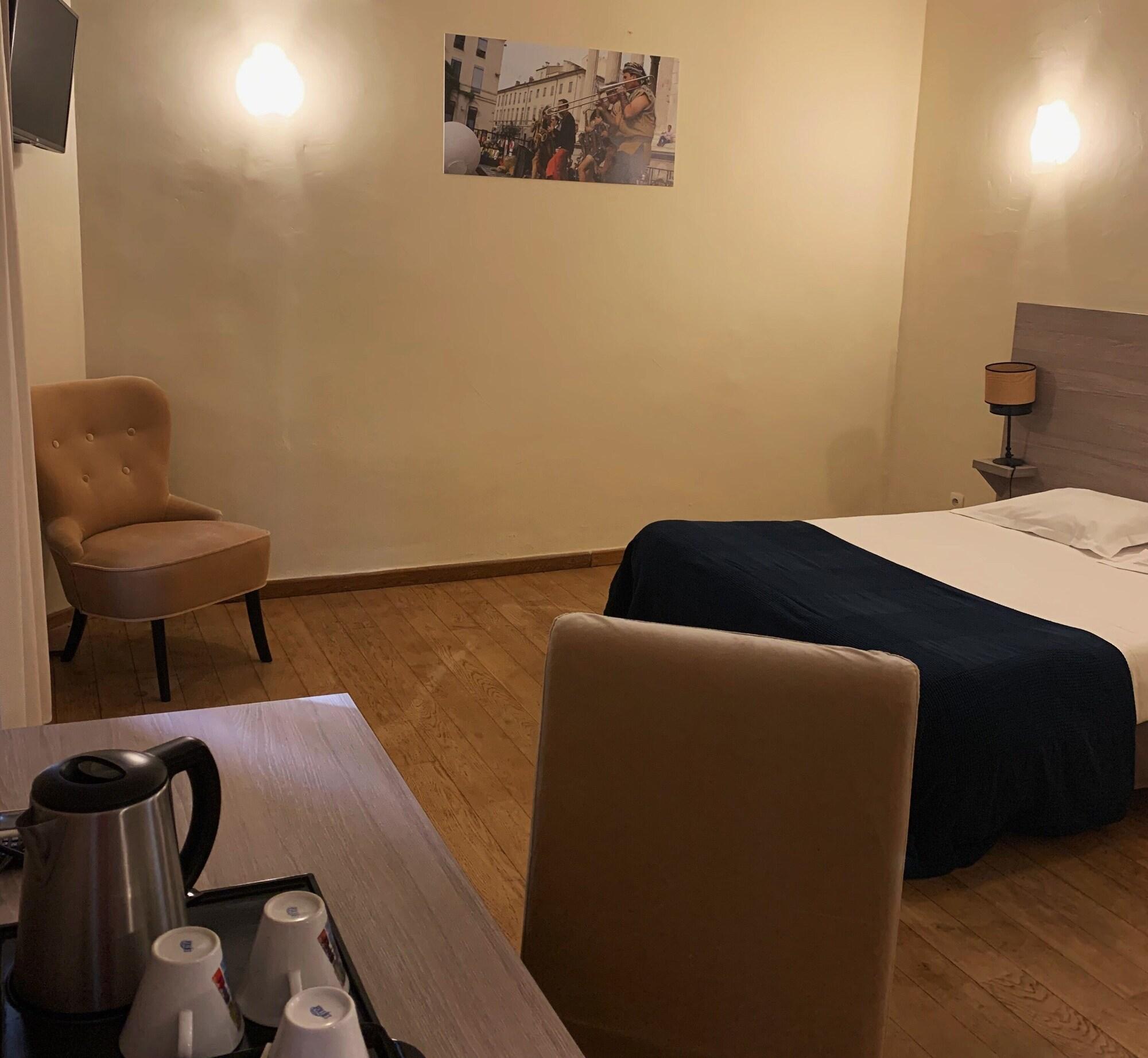 Empire Hotel Nîmes Kültér fotó