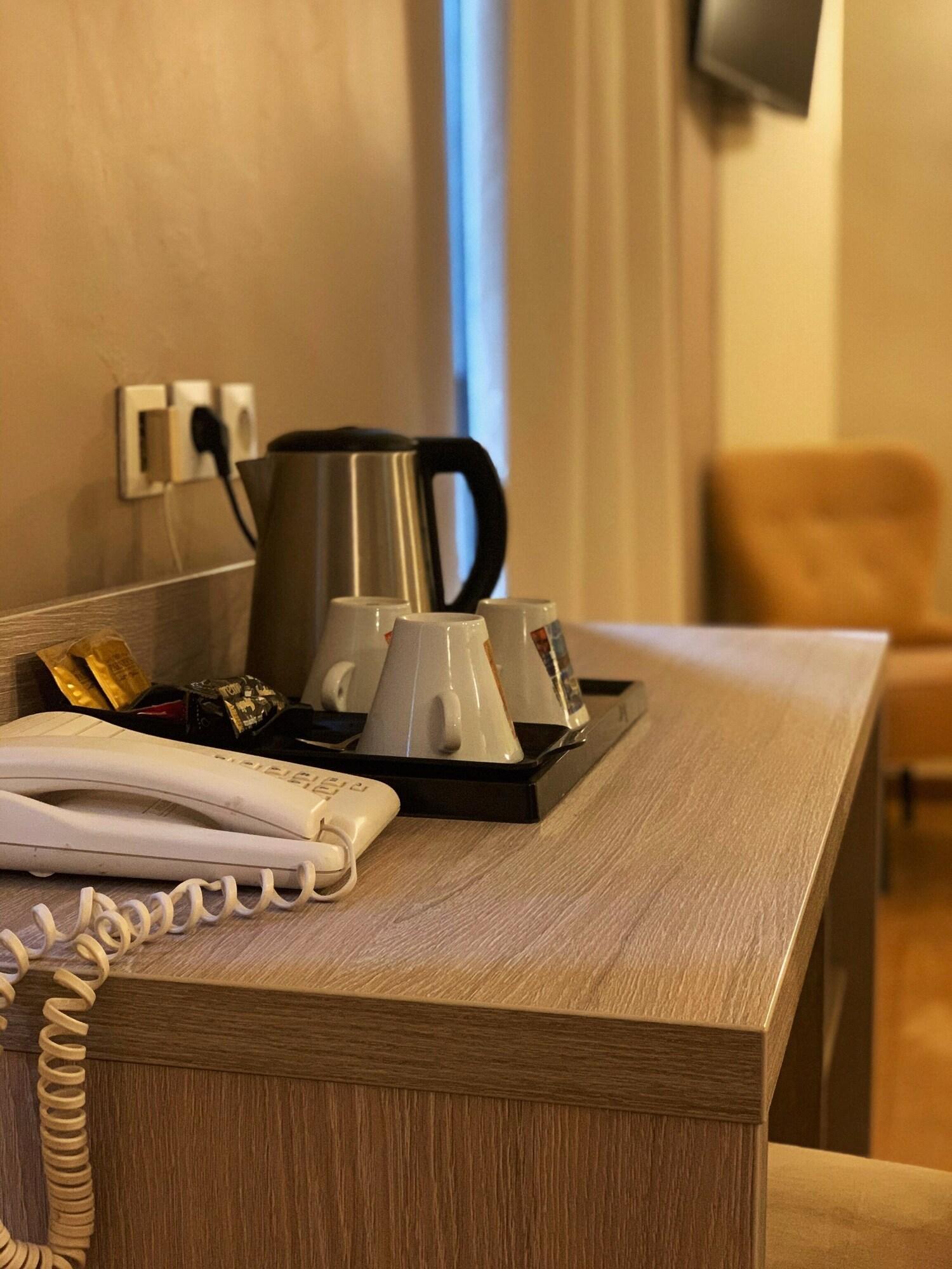 Empire Hotel Nîmes Kültér fotó