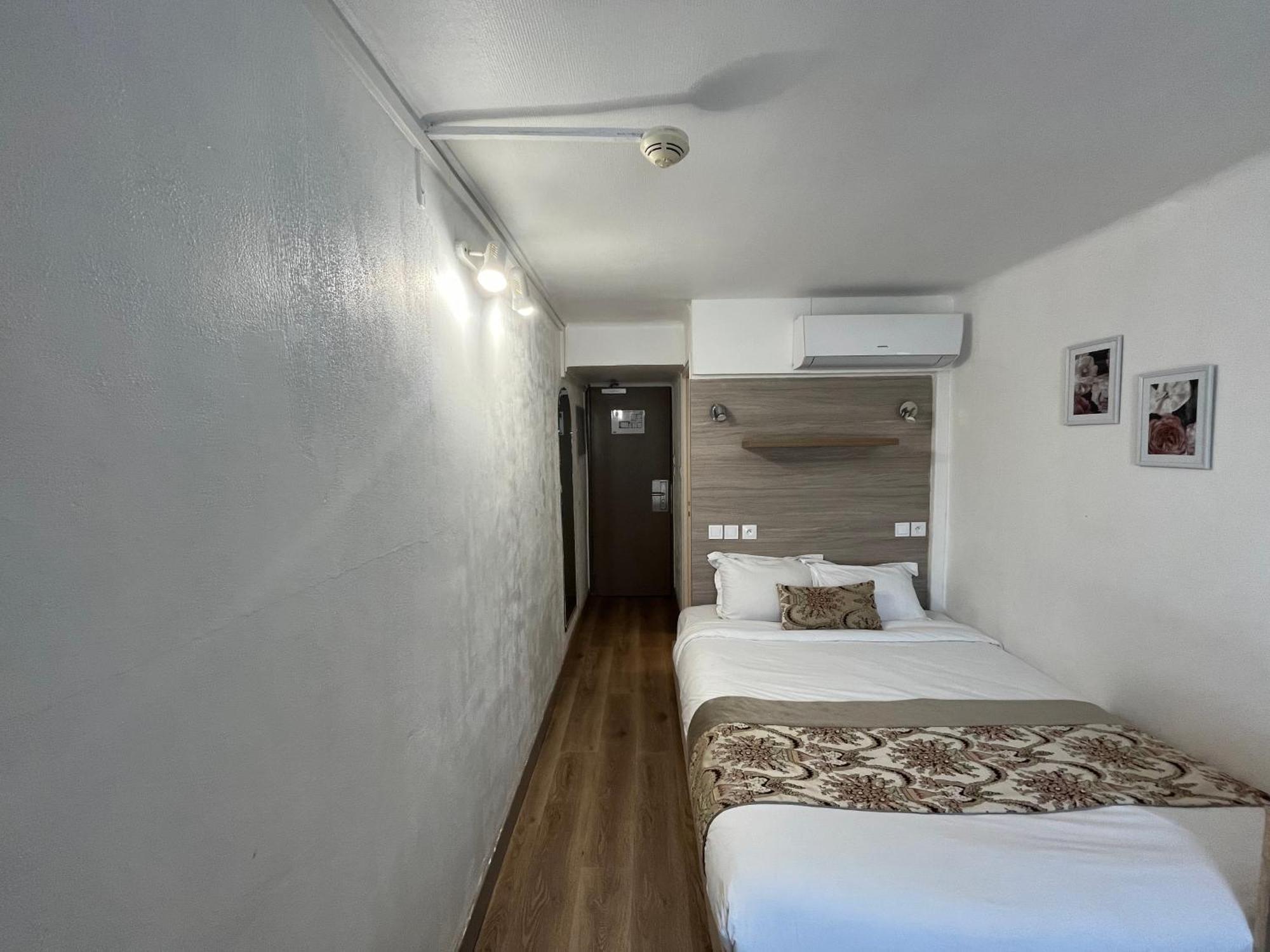 Empire Hotel Nîmes Kültér fotó