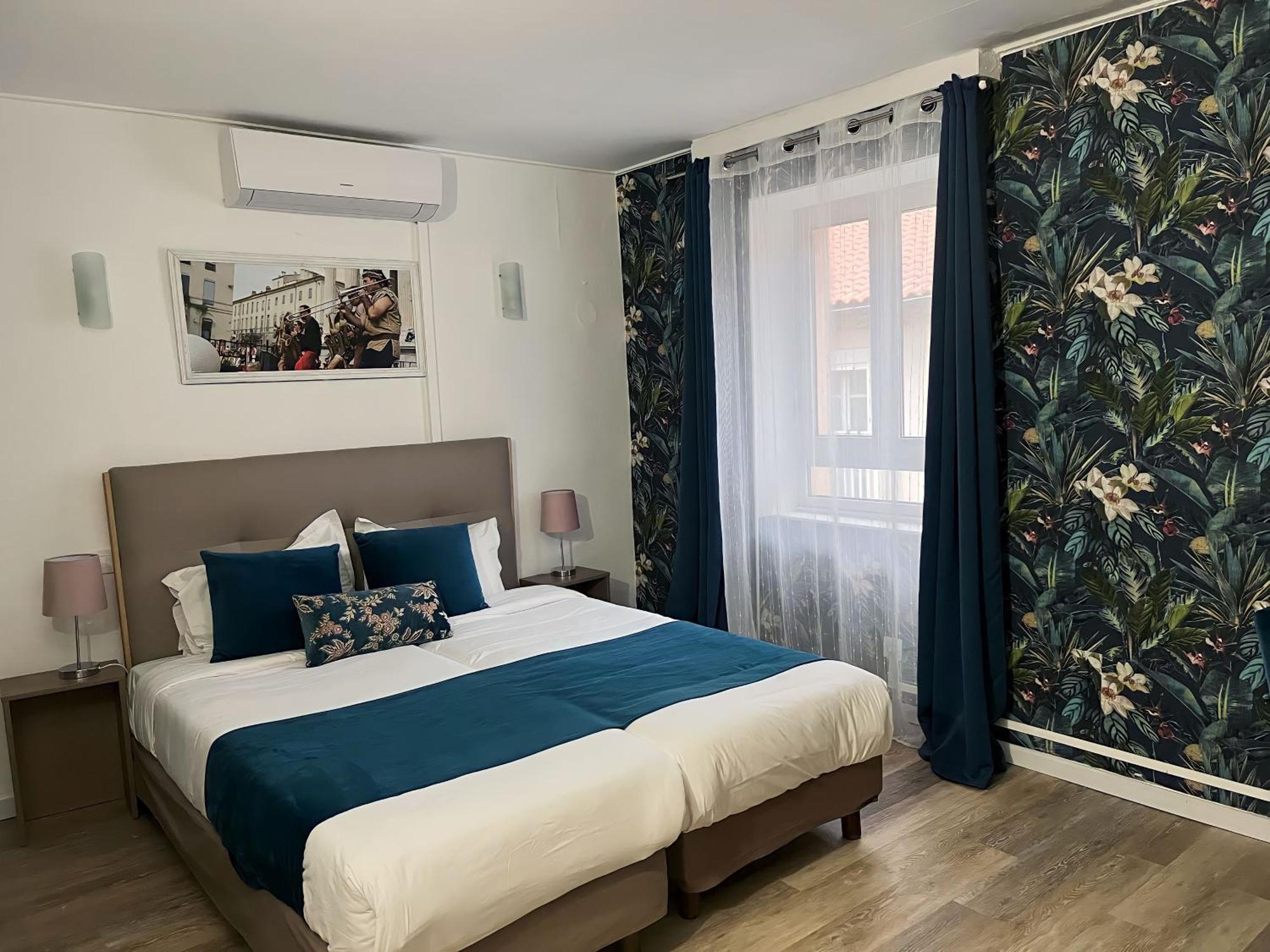 Empire Hotel Nîmes Kültér fotó